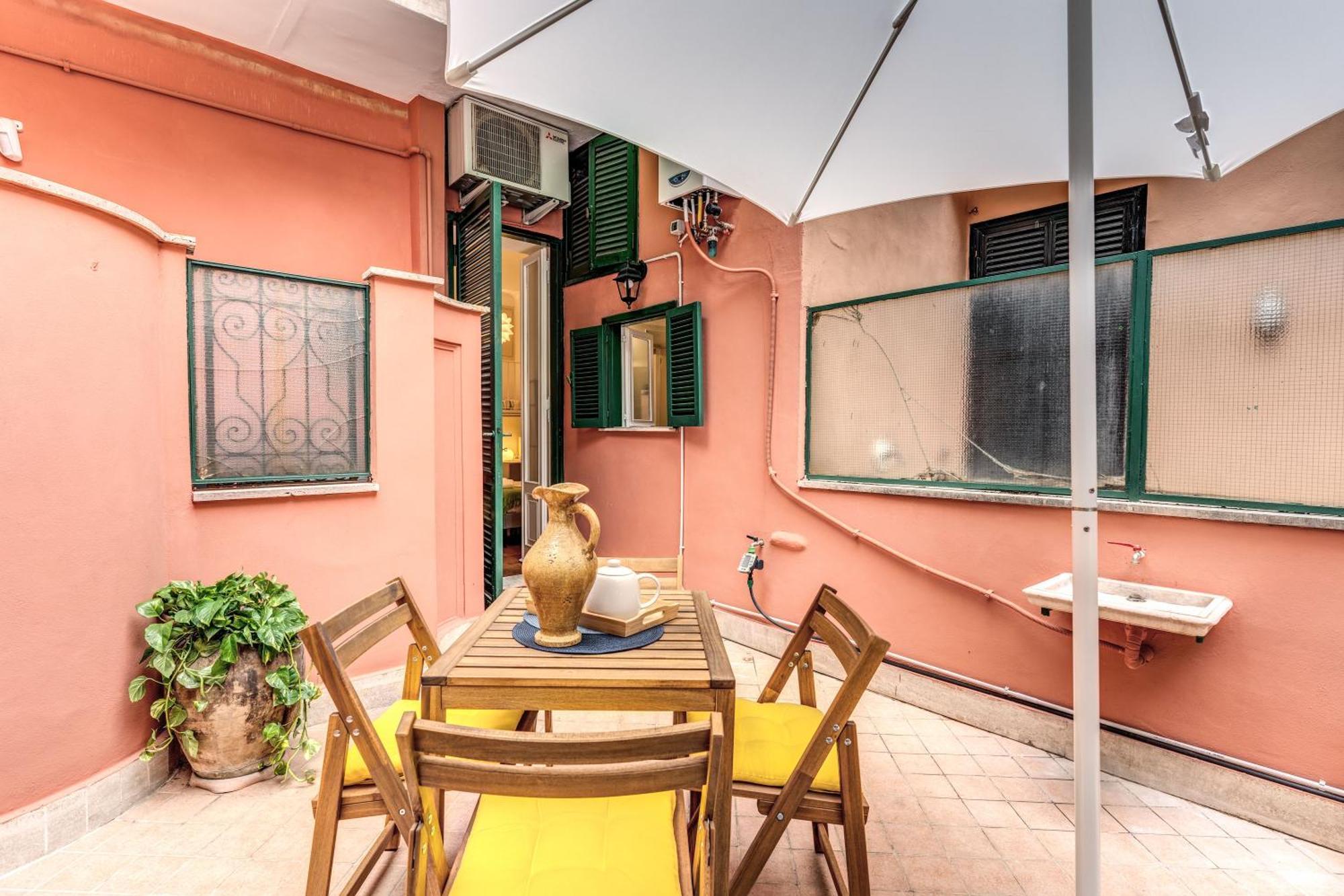 Elegant Apartment Behind The Colosseum Rome Extérieur photo