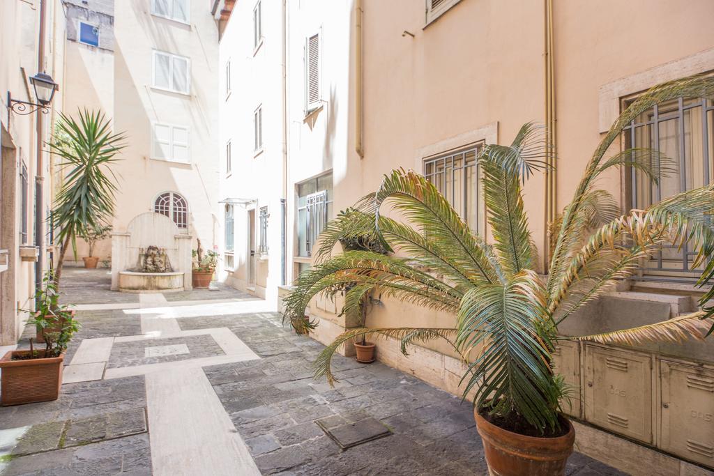 Elegant Apartment Behind The Colosseum Rome Extérieur photo