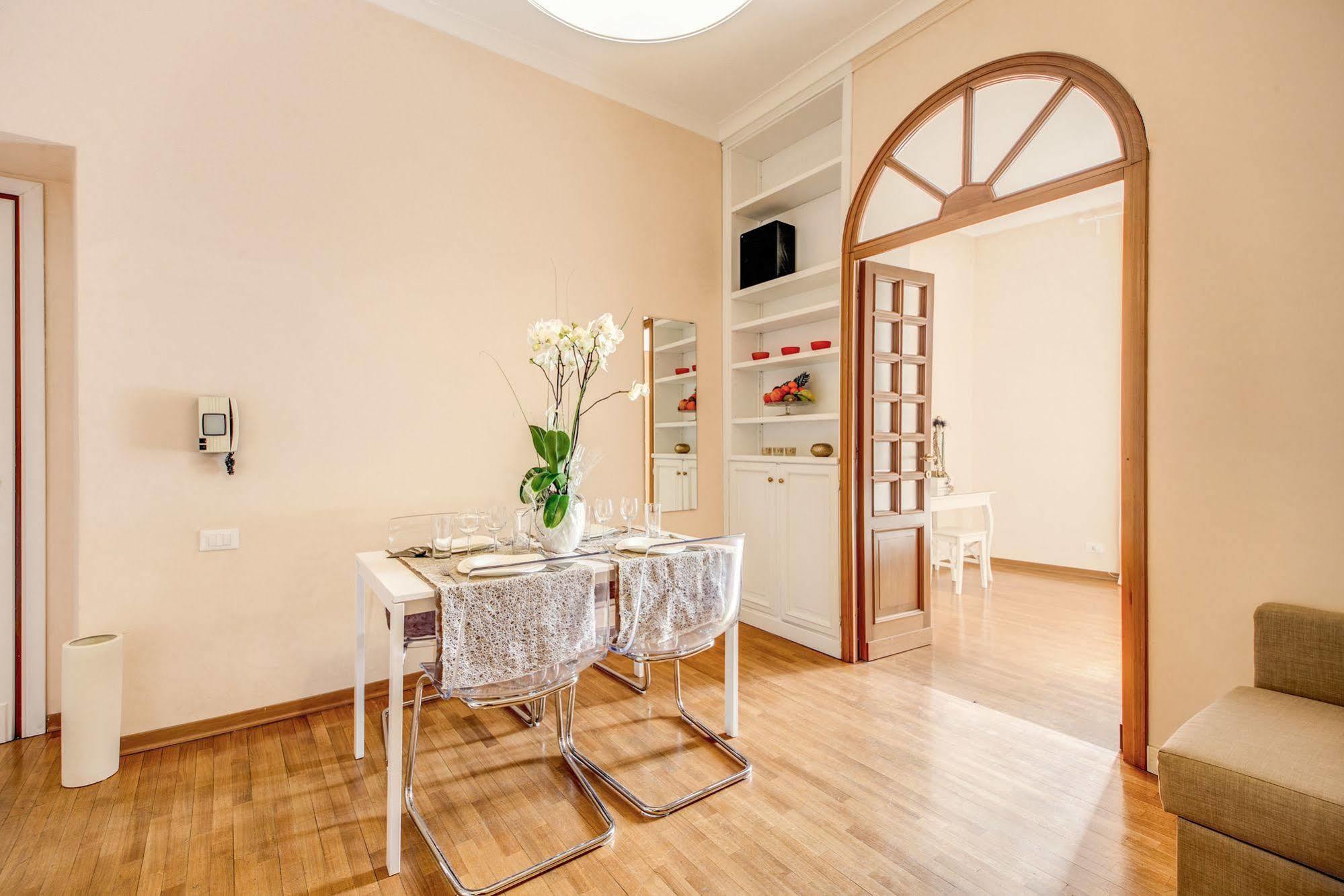 Elegant Apartment Behind The Colosseum Rome Extérieur photo